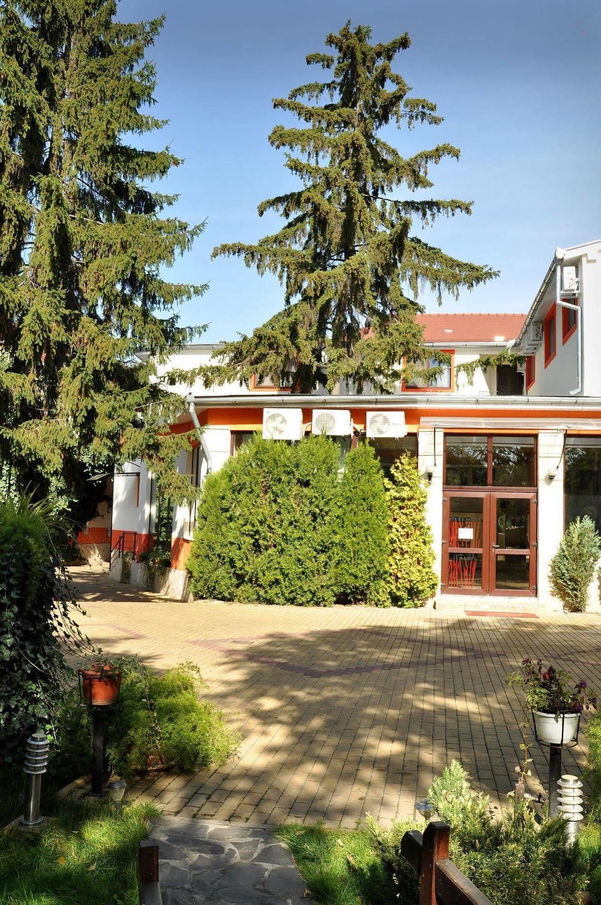 Hotel Cardinal Satu Mare Exterior photo